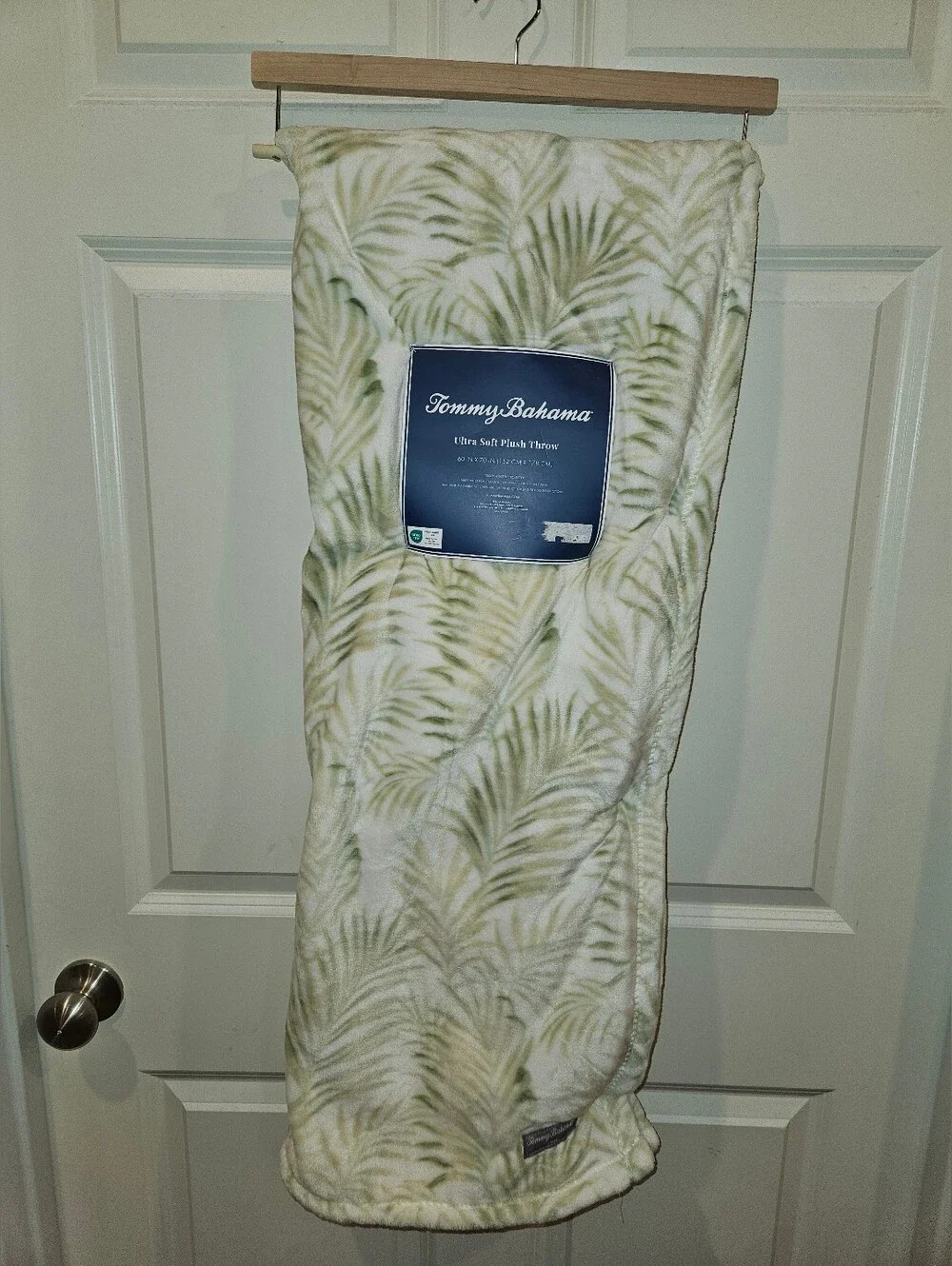 NWT Tommy Bahama Ultra Soft Plush Throw - Picture 10 of 10